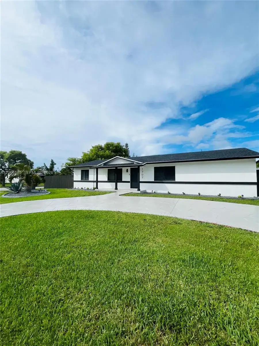 1707 S Curlew Ln, Homestead FL 33035 photo 2