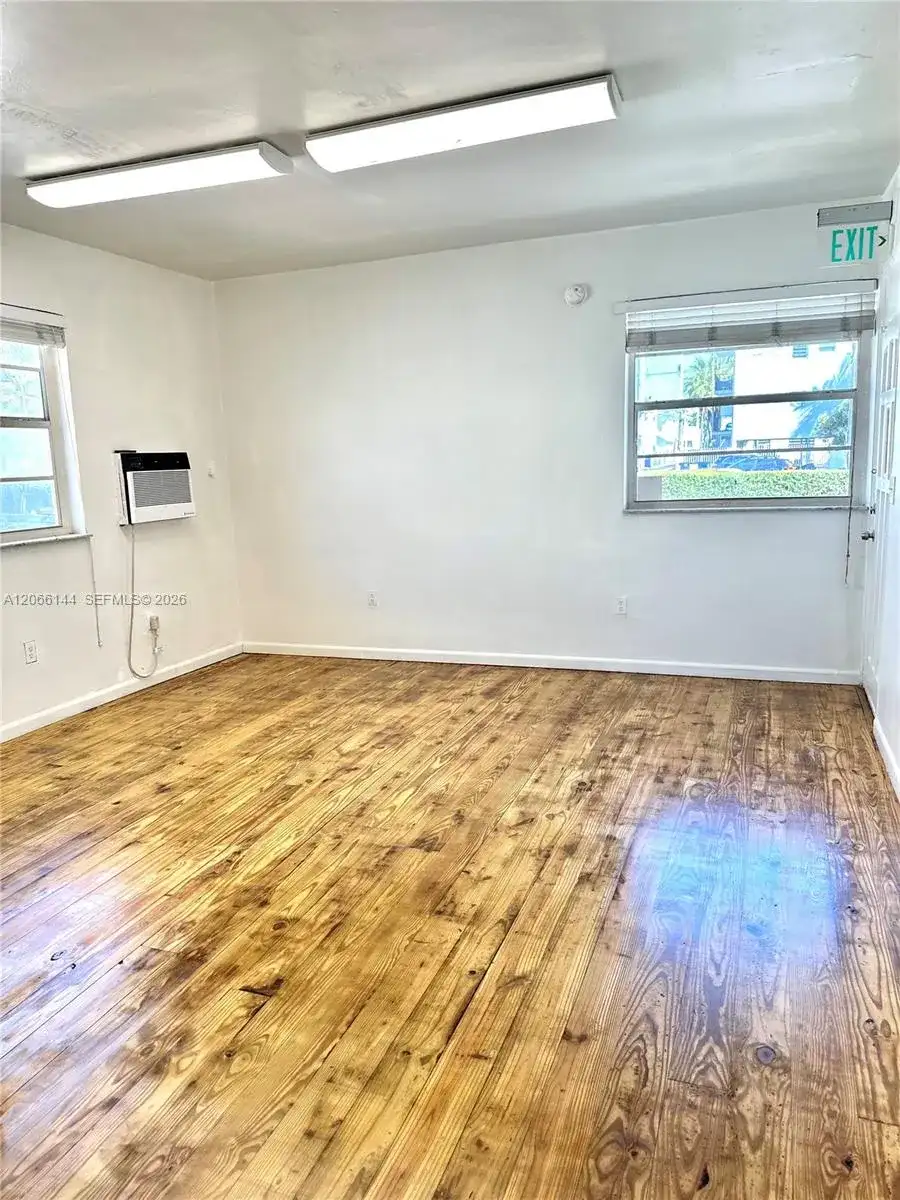 720 6th St, Miami Beach FL 33139 photo 2