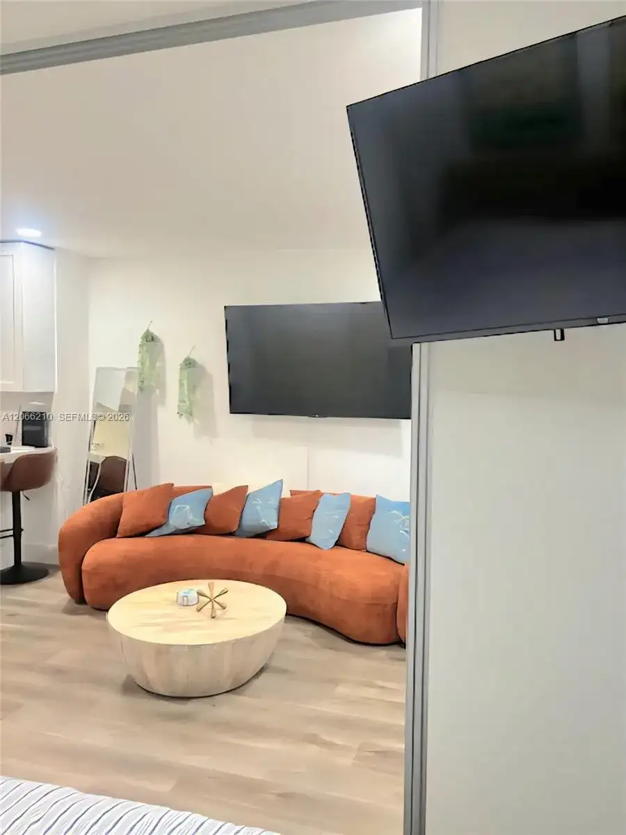 100 Lincoln Rd # 301, Miami Beach FL 33139 photo 3