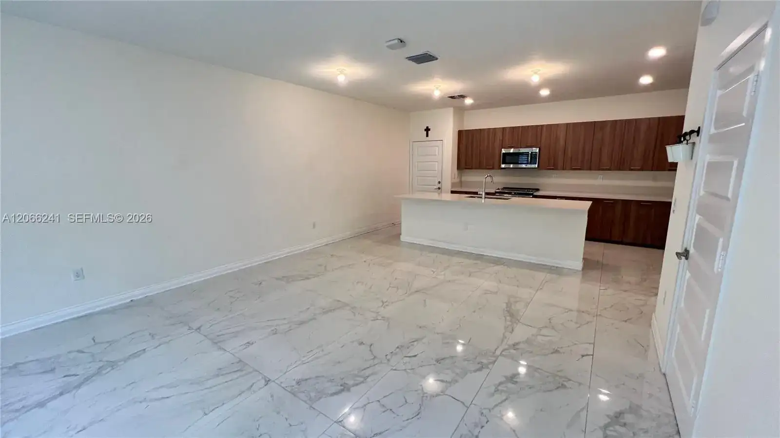 4738 NW 83rd Path # 4738, Doral FL 33166 photo 2