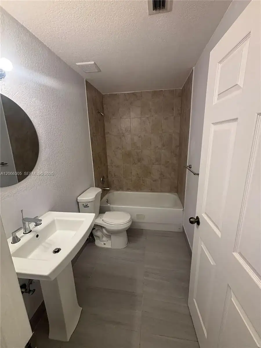 14084 NE 2nd Ave # 14084, Miami FL 33161 photo 4