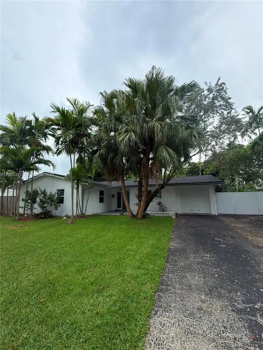 9934 SW 195th St, Cutler Bay FL 33157 photo 2