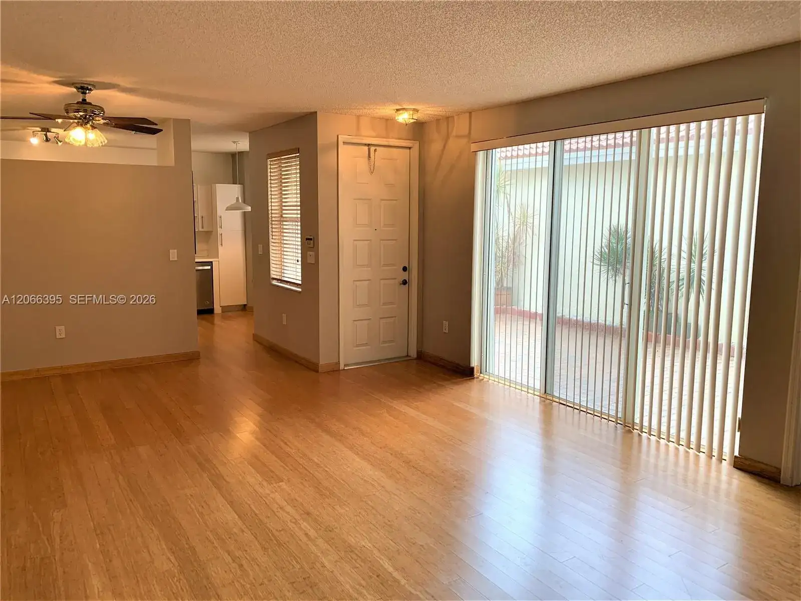 1130 Buttonwood Ln, Hollywood FL 33019 photo 2