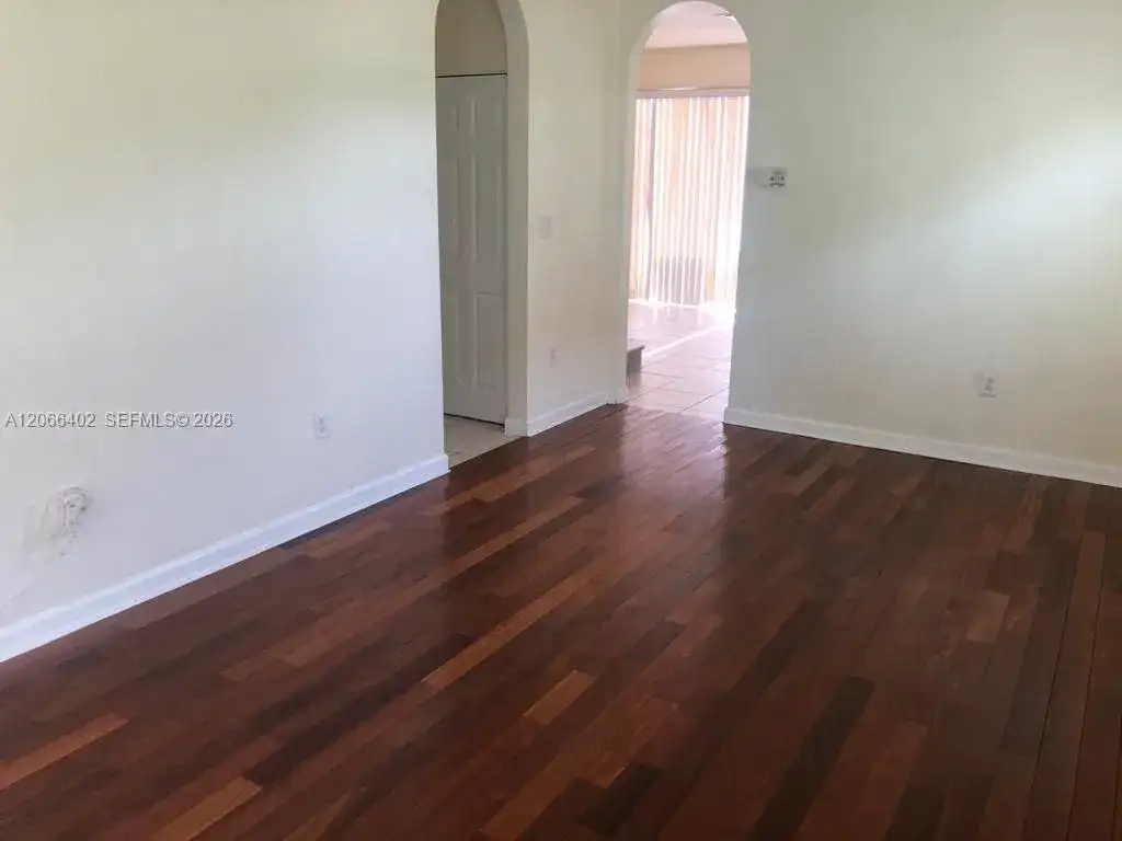 5598 NW 113th Ave, Doral FL 33178 photo 2