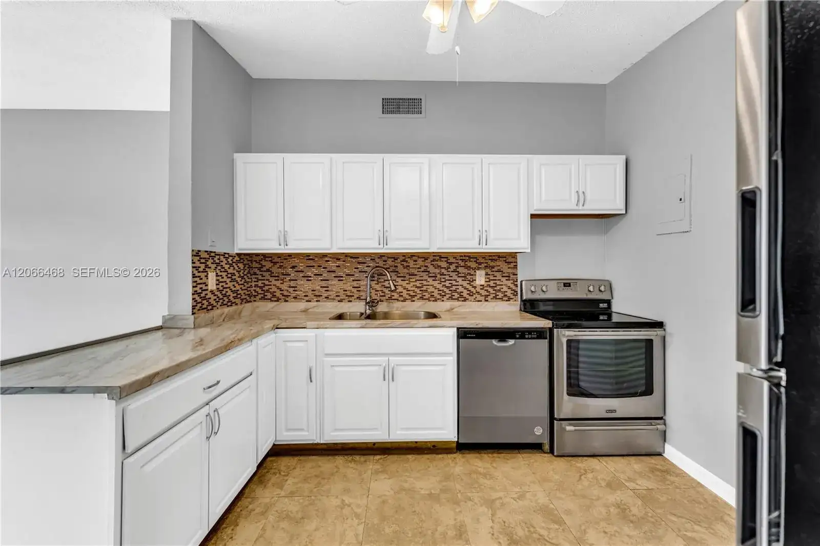 4220 SW 36th St, West Park FL 33023 photo 2