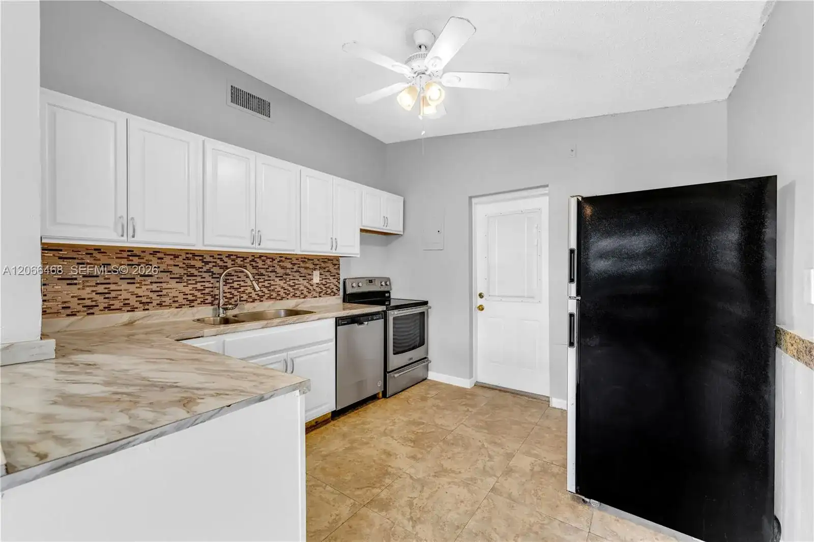 4220 SW 36th St, West Park FL 33023 photo 3