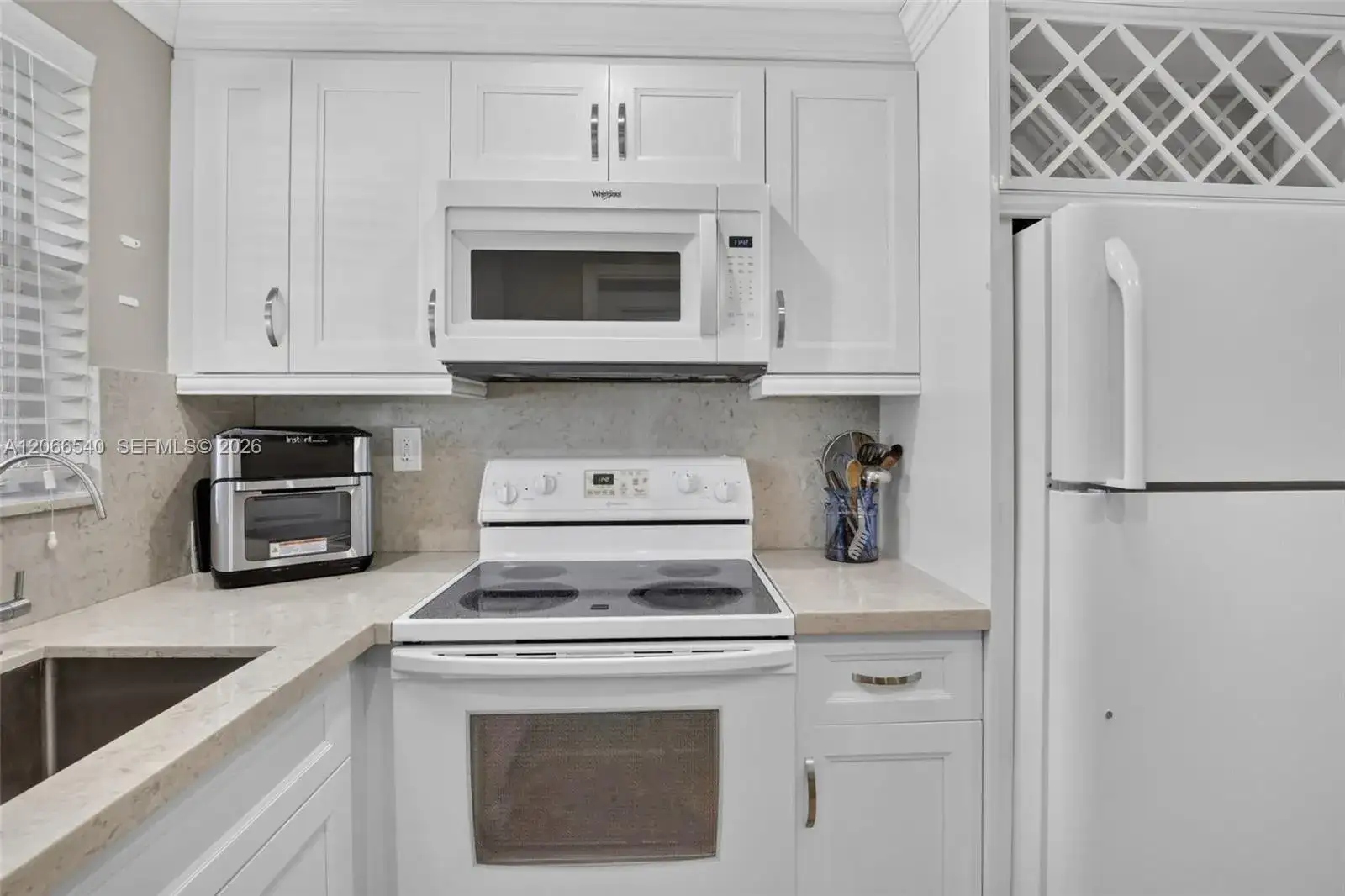 580 Egret Dr # 108, Hallandale Beach FL 33009 photo 3