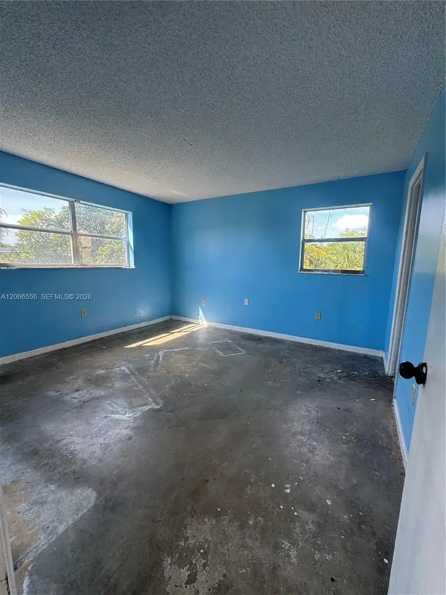 8325 Sunrise Lakes Blvd # 112, Sunrise FL 33322 photo 5