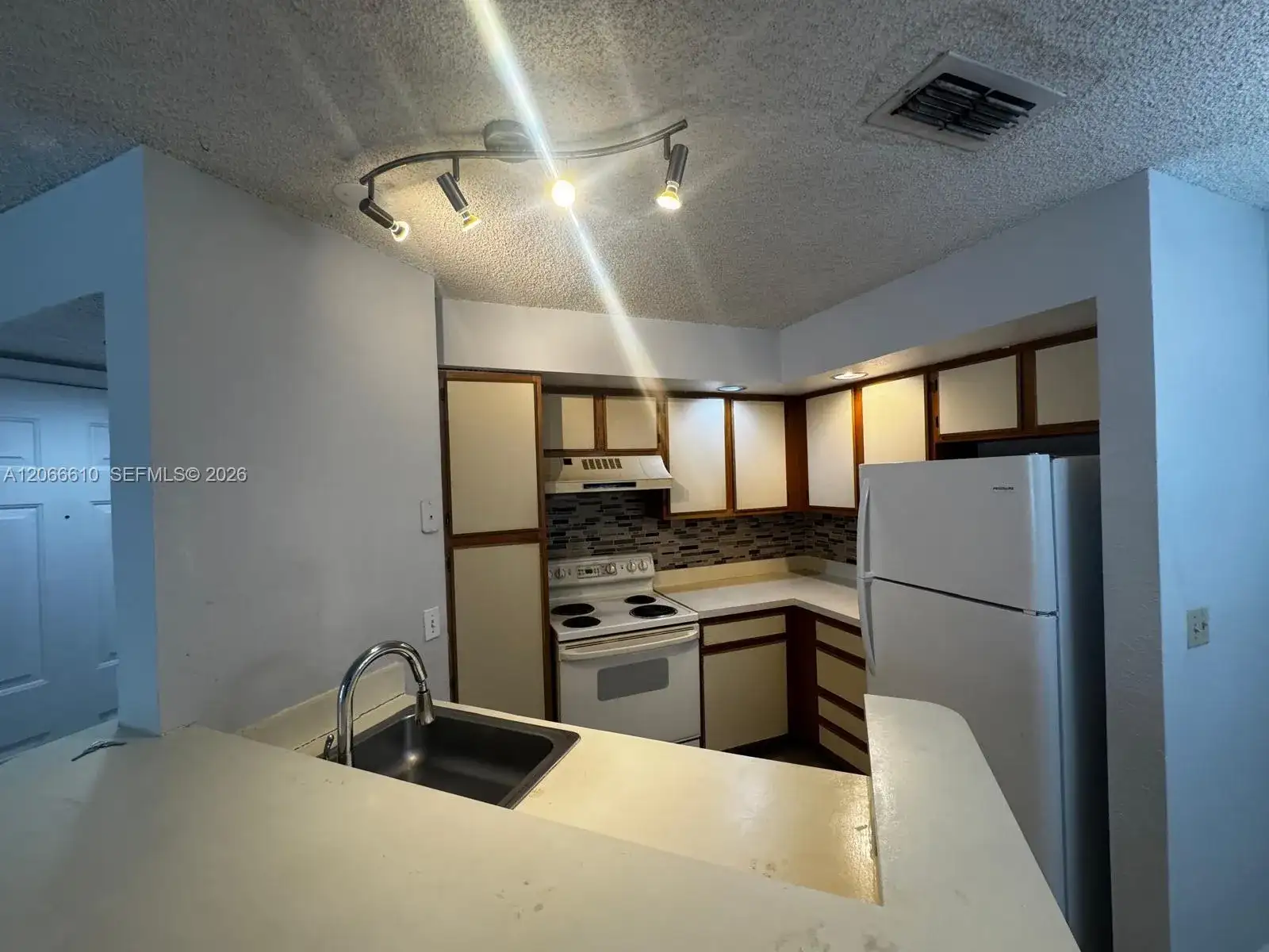 3360 N Pinewalk Dr N # 1324, Margate FL 33063 photo 4