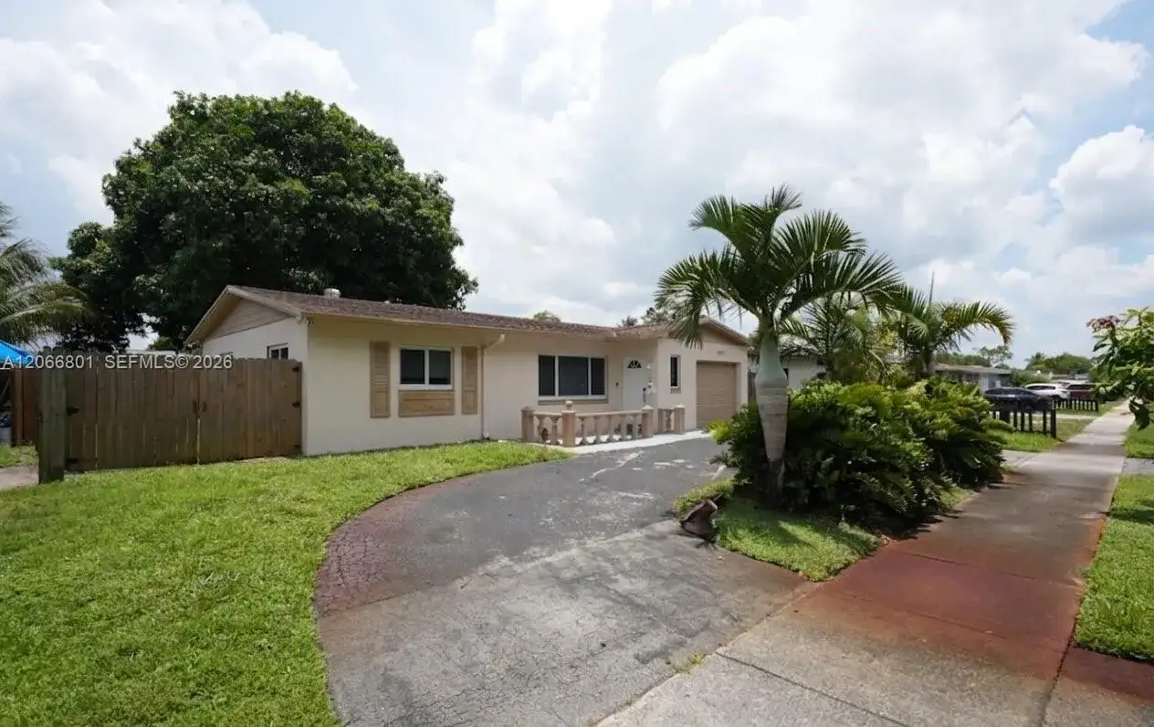 7304 Mckinley St, Hollywood FL 33024 photo 2