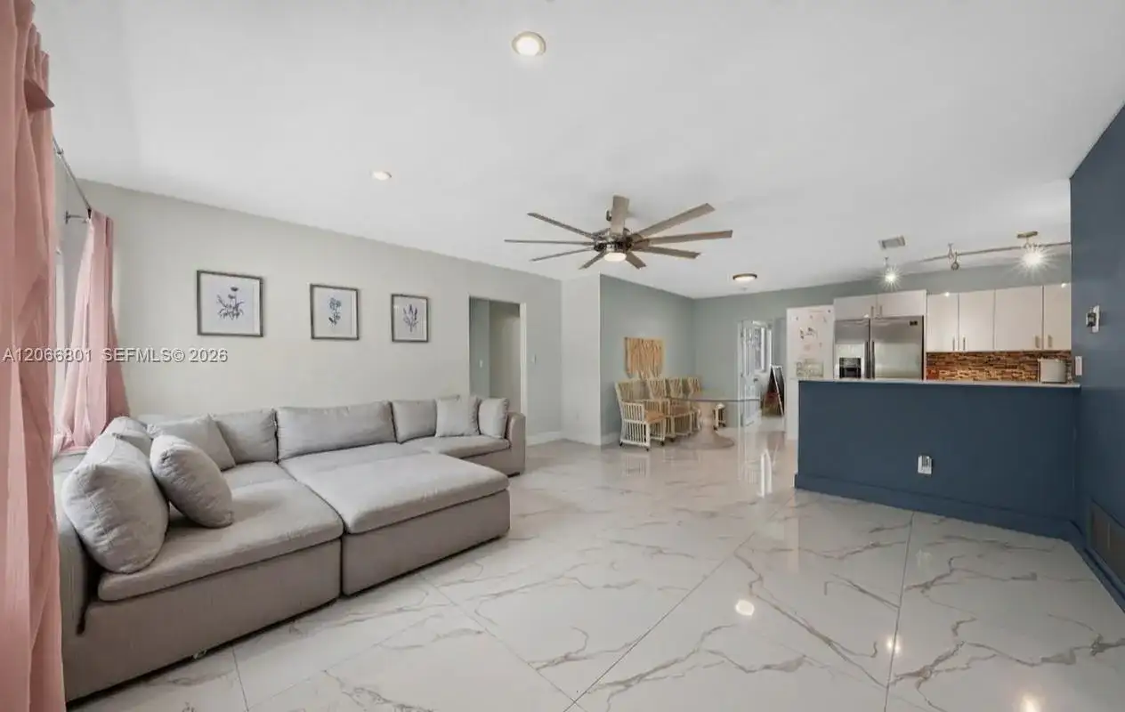 7304 Mckinley St, Hollywood FL 33024 photo 3