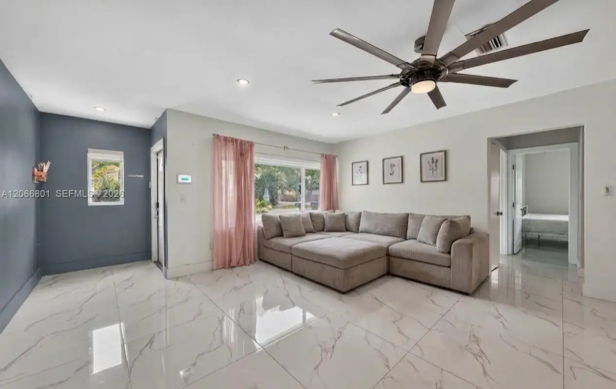 7304 Mckinley St, Hollywood FL 33024 photo 4