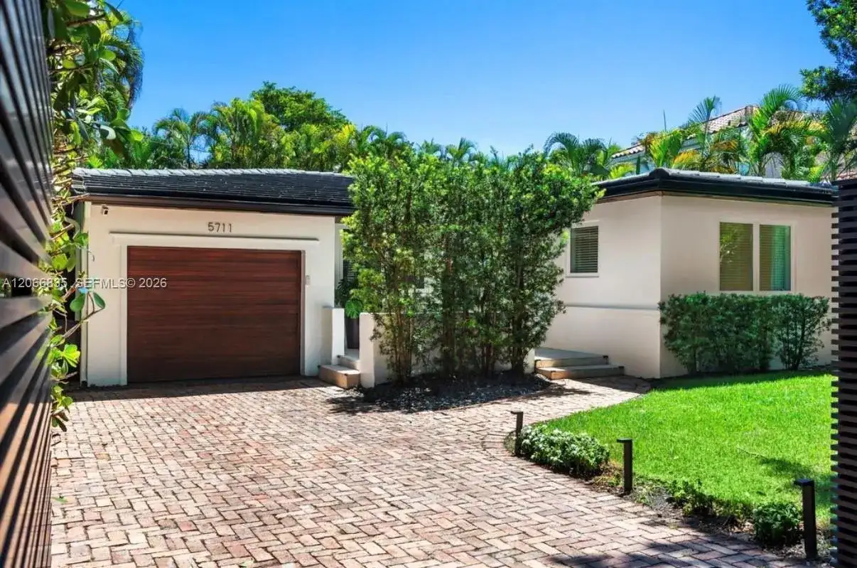5711 Michelangelo St, Coral Gables FL 33146 photo 3