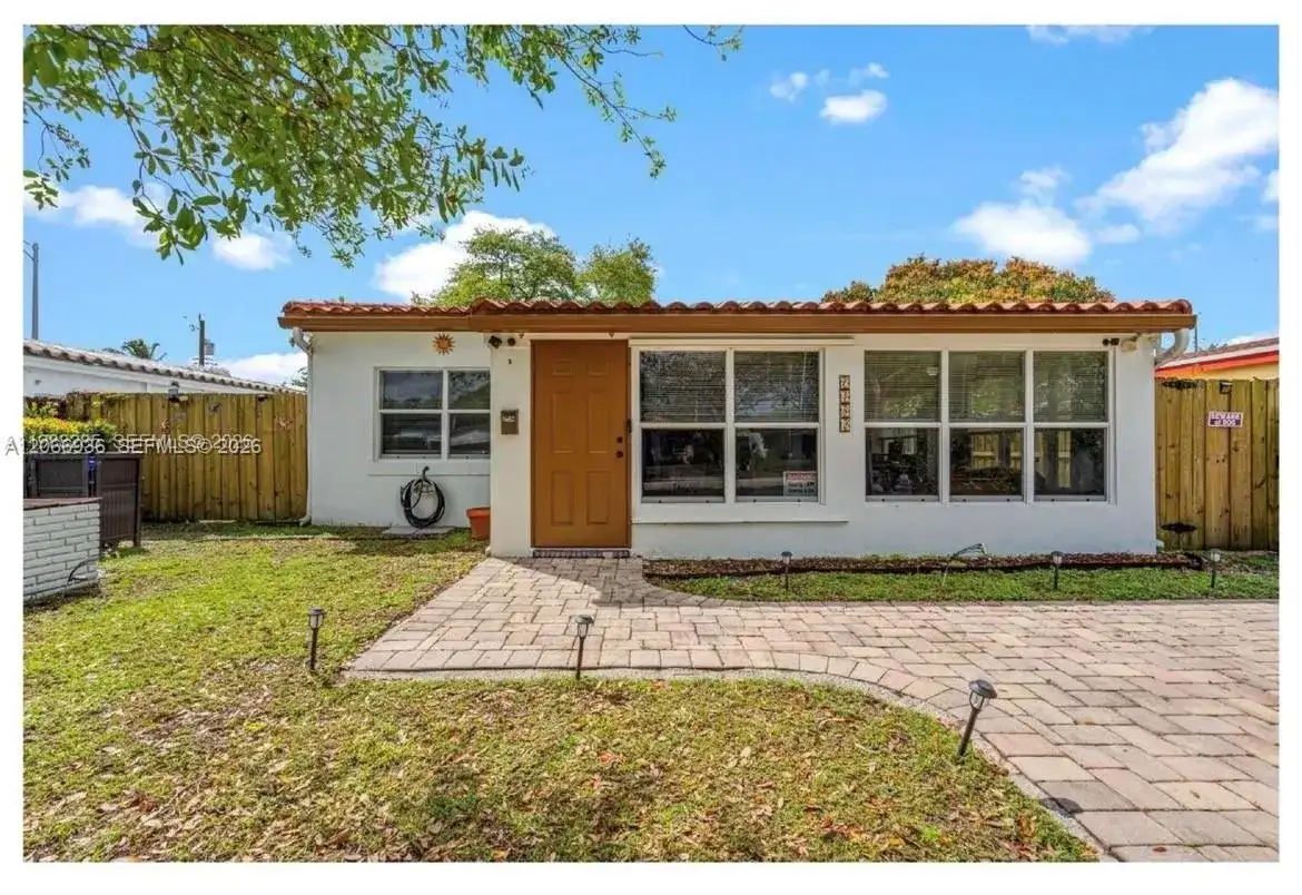 1482 NE 175th St, North Miami Beach FL 33162 photo 2