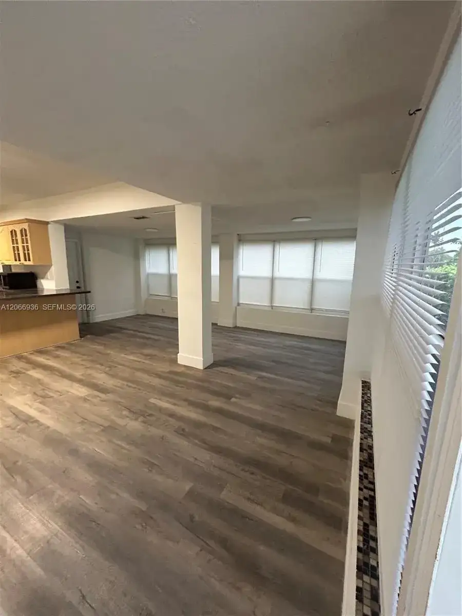 1482 NE 175th St, North Miami Beach FL 33162 photo 3