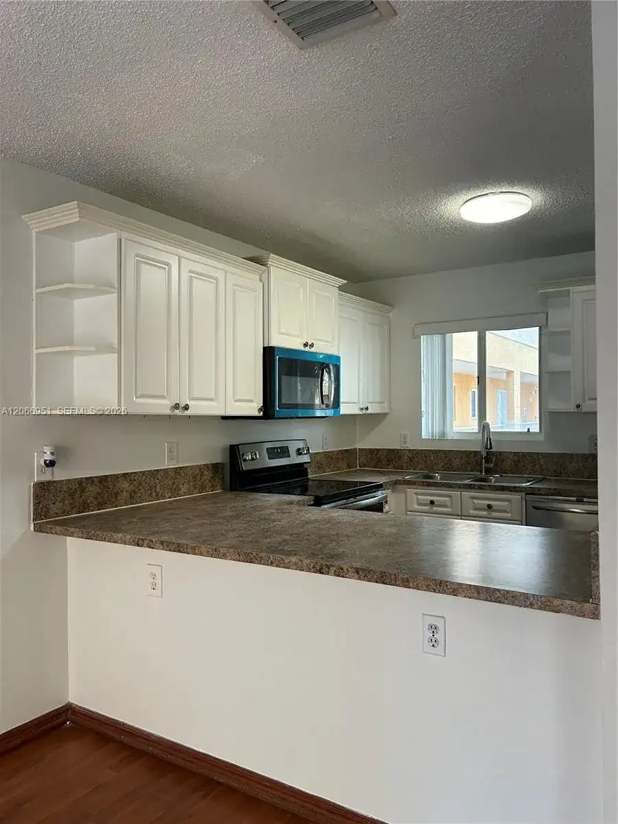 6245 KENDALE LAKES CR # 215, Miami FL 33183 photo 3