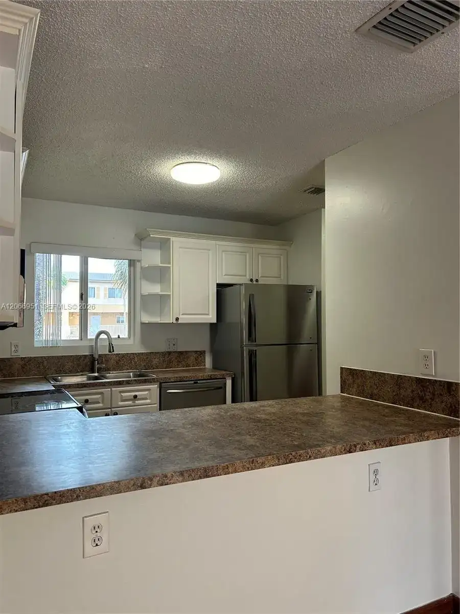 6245 KENDALE LAKES CR # 215, Miami FL 33183 photo 4