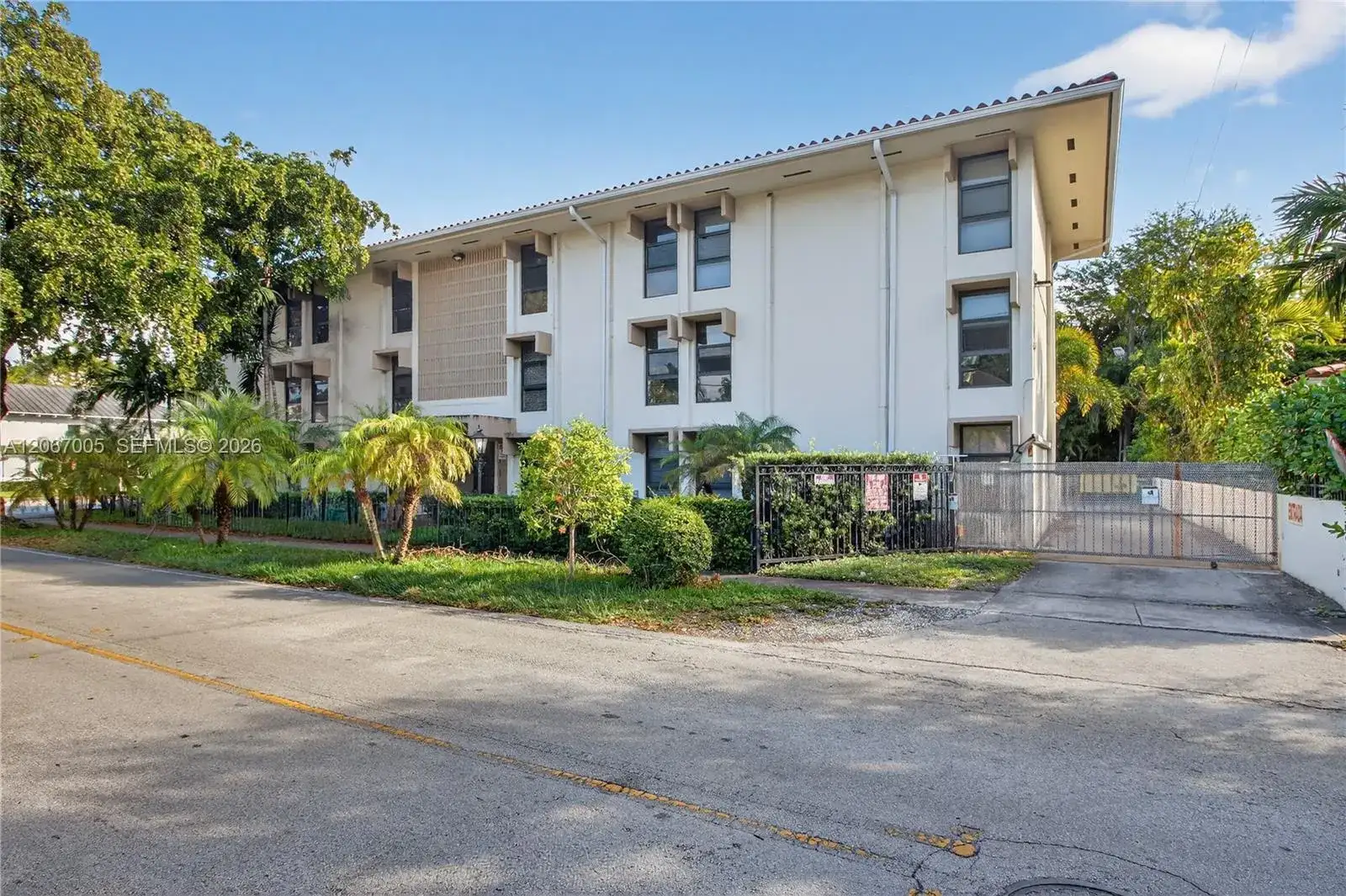 1600 S Le Jeune Rd # 14, Coral Gables FL 33134 photo 2