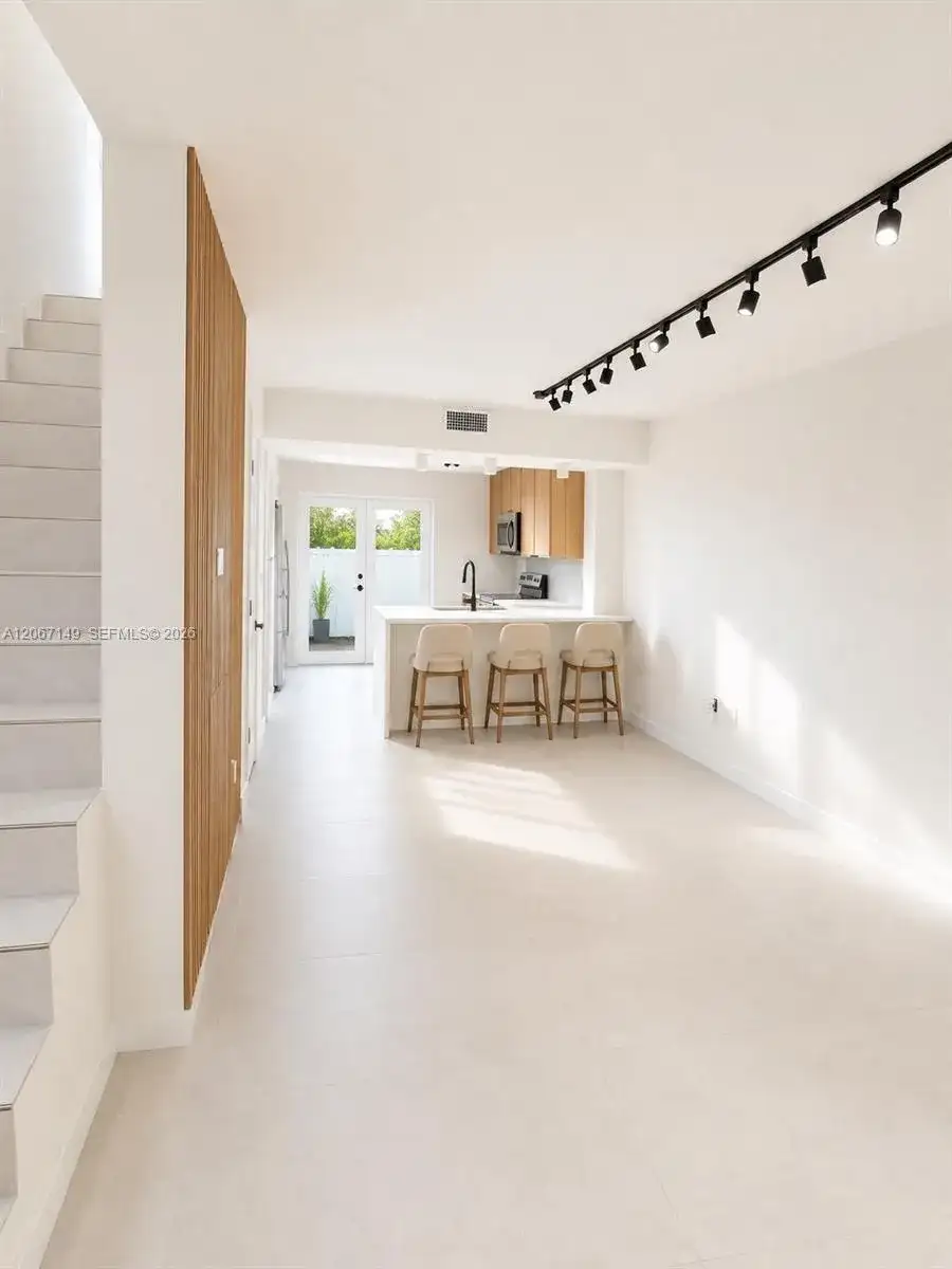 1220 Euclid Ave # 2, Miami Beach FL 33139 photo 4