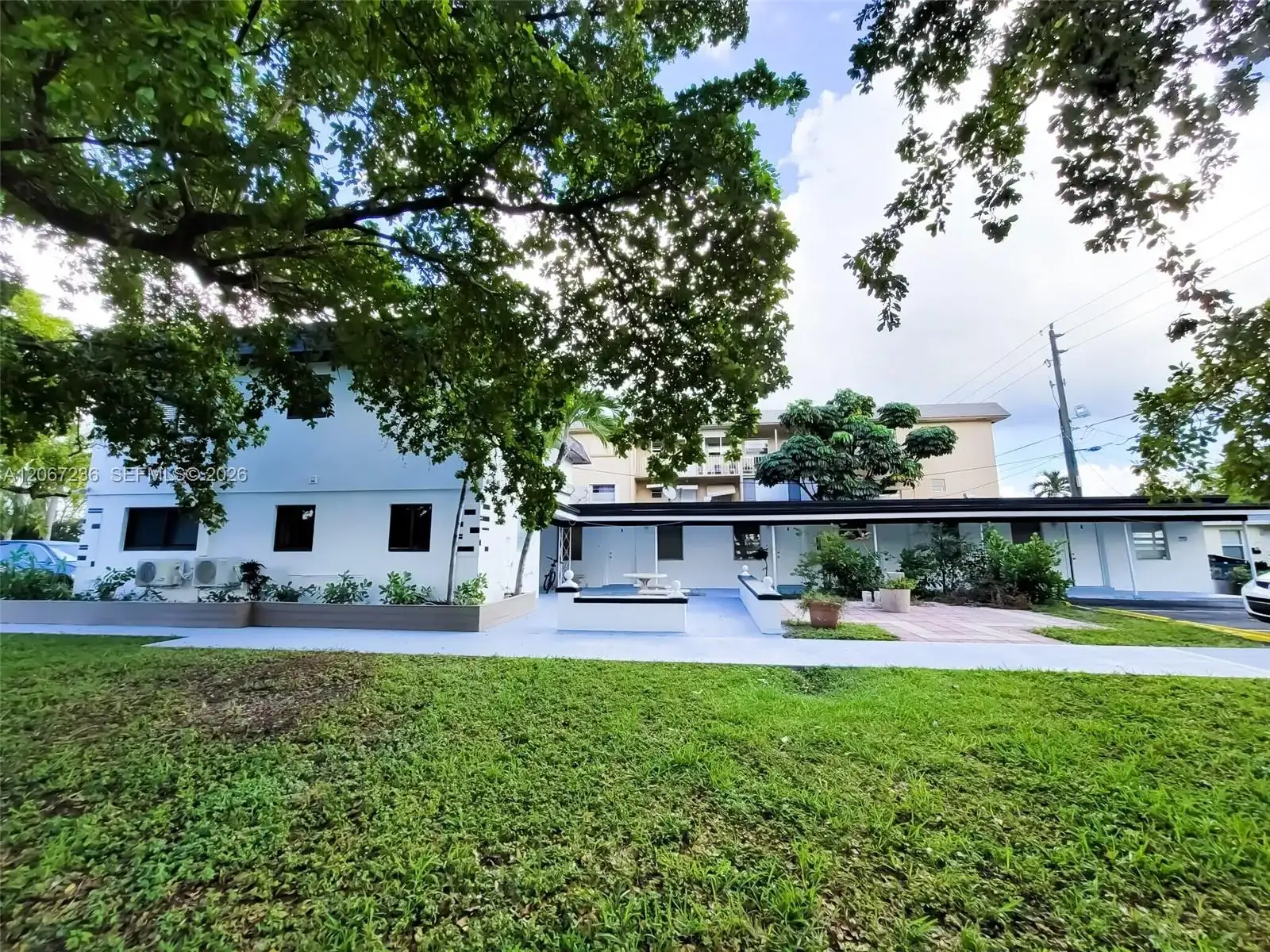 1858 Dewey St, Hollywood FL 33020 photo 2