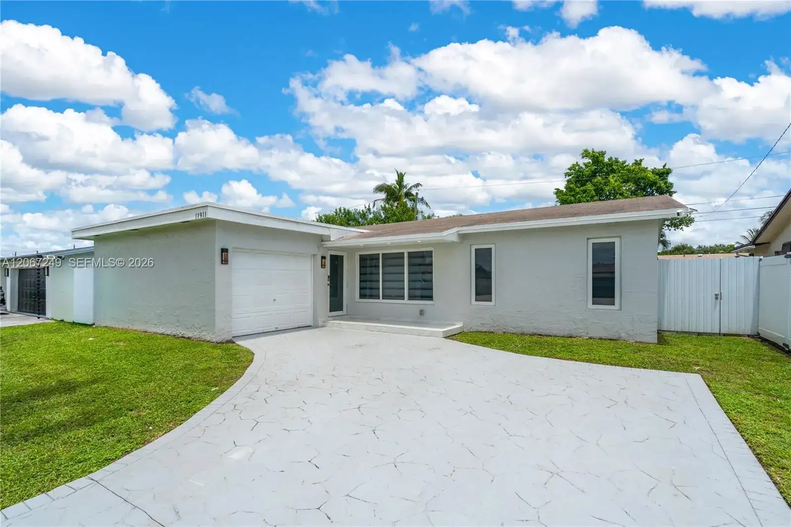 11911 NW 32nd Mnr, Sunrise FL 33323 photo 2