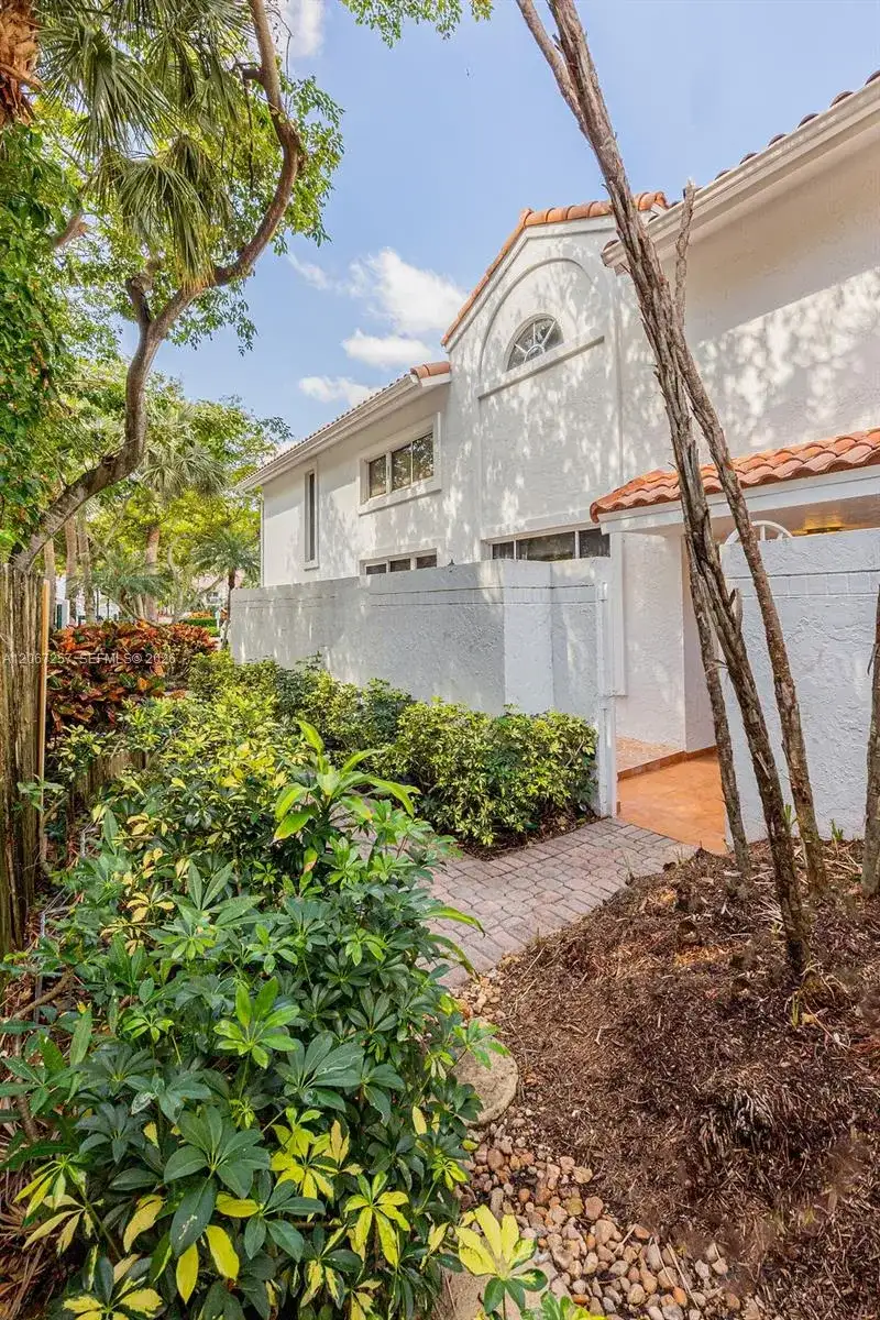 20935 NE 37th Ct, Aventura FL 33180 photo 4
