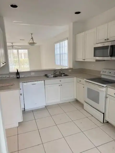 677 NW 42nd Ave # 677, Plantation FL 33317 photo 3