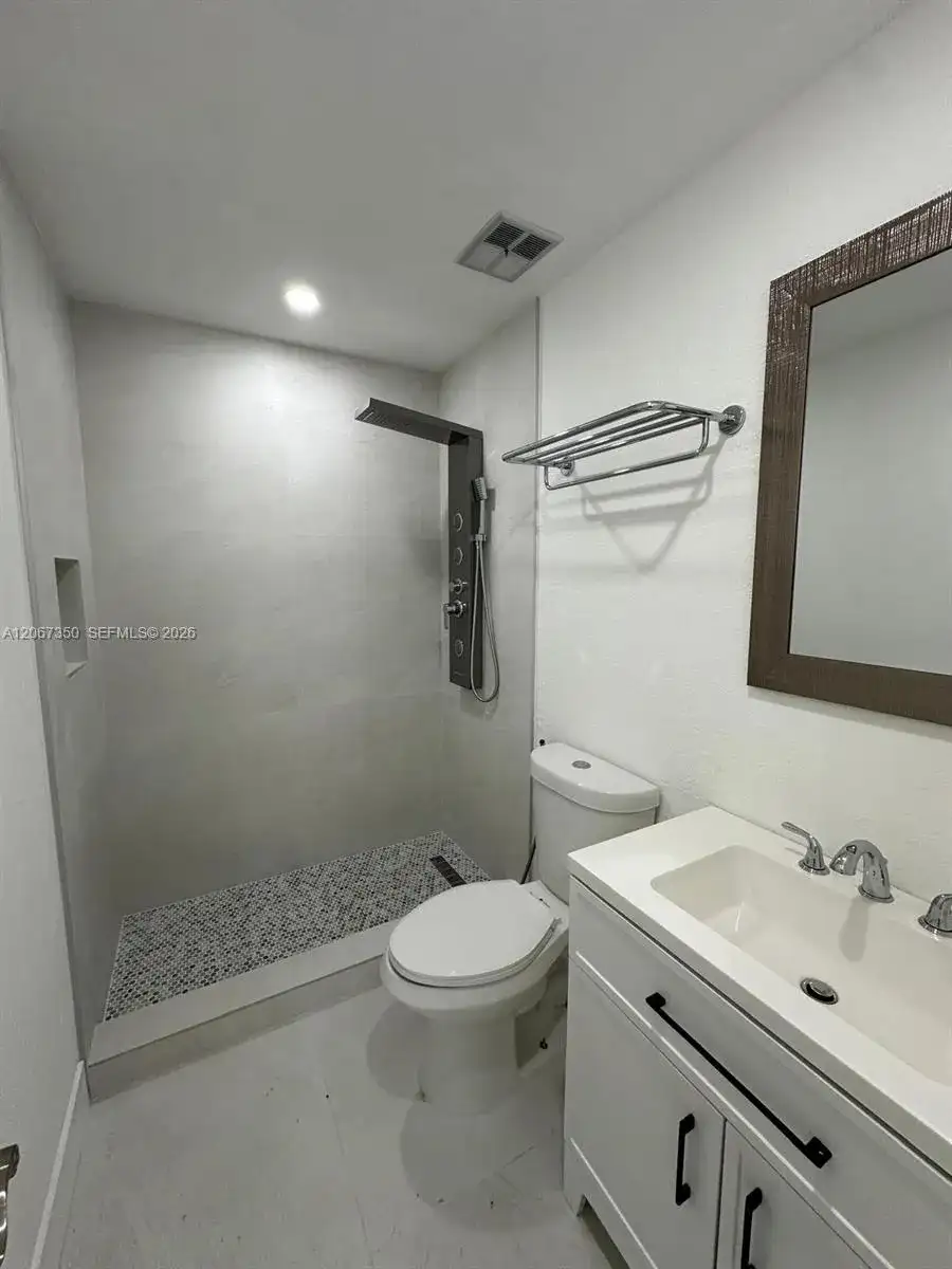 20926 SW 124th Ave Rd, Miami FL 33177 photo 4