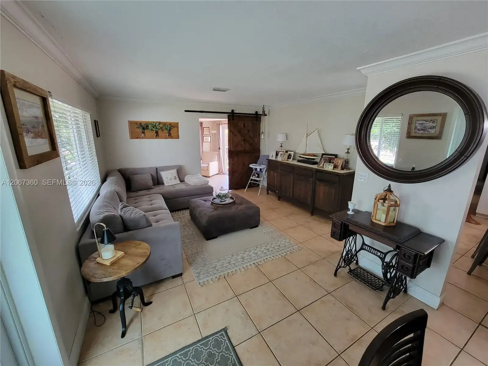 1316 W 61st Pl, Hialeah FL 33012 photo 4