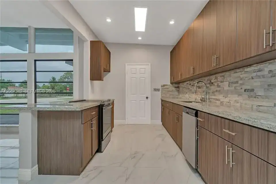 486 W Evanston Cir, Fort Lauderdale FL 33312 photo 2