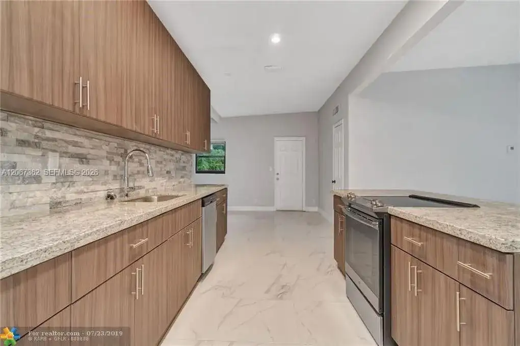486 W Evanston Cir, Fort Lauderdale FL 33312 photo 3