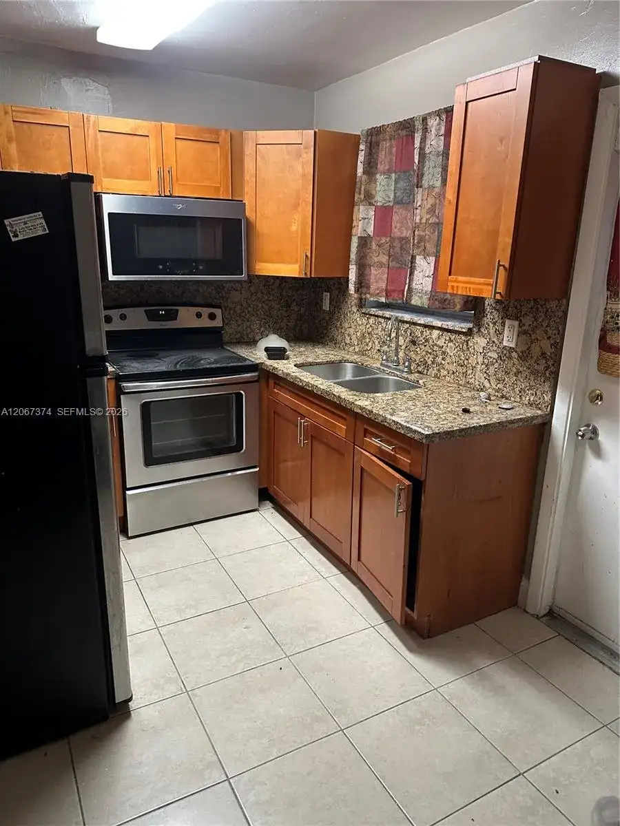 55 NW 169th St # 55, North Miami Beach FL 33169 photo 2
