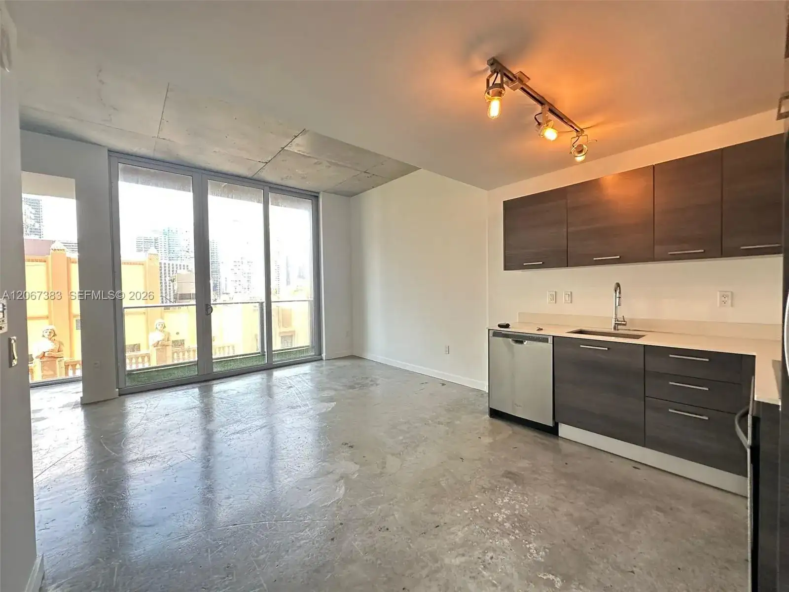 151 SE 1st St # 1505, Miami FL 33131 photo 2