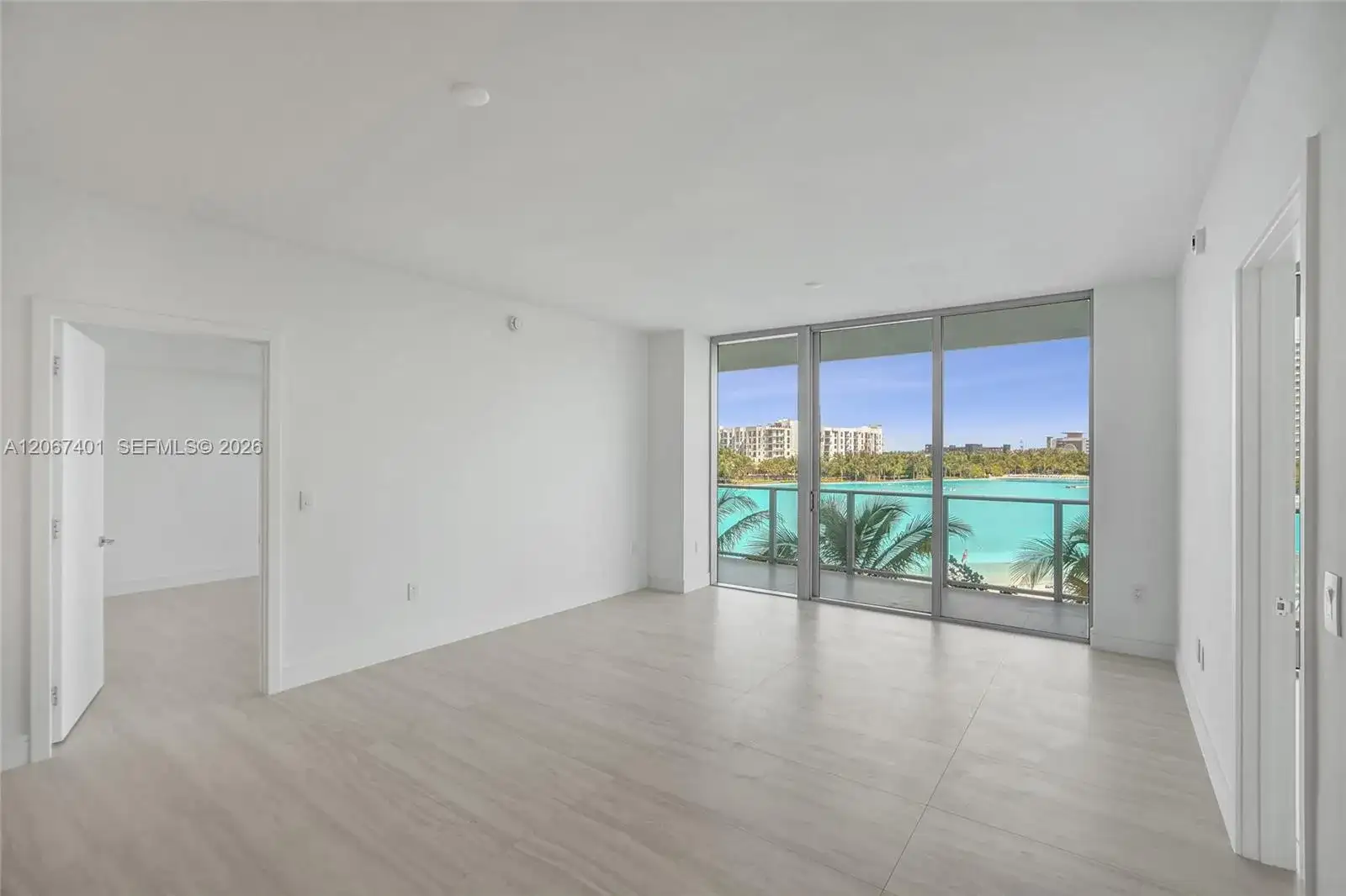 2411 Laguna Circle # 208, Miami FL 33181 photo 4