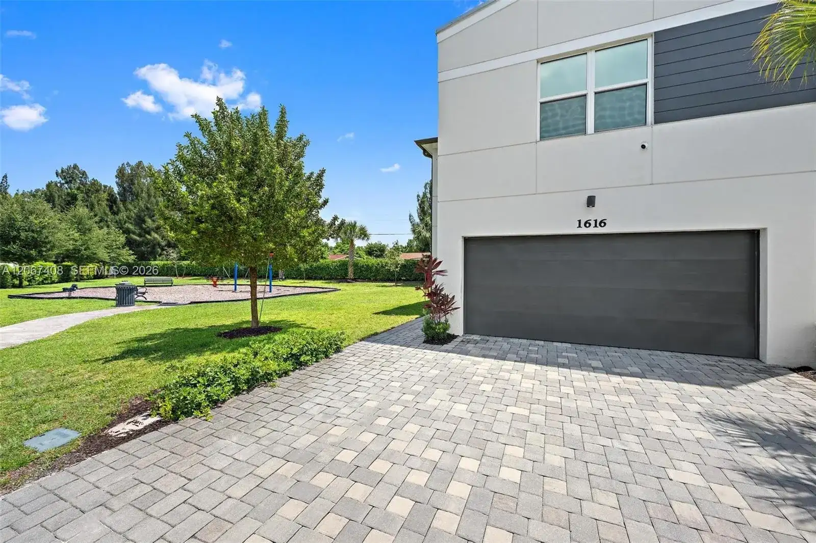 1616 Lindley St, Mangonia Park FL 33407 photo 2