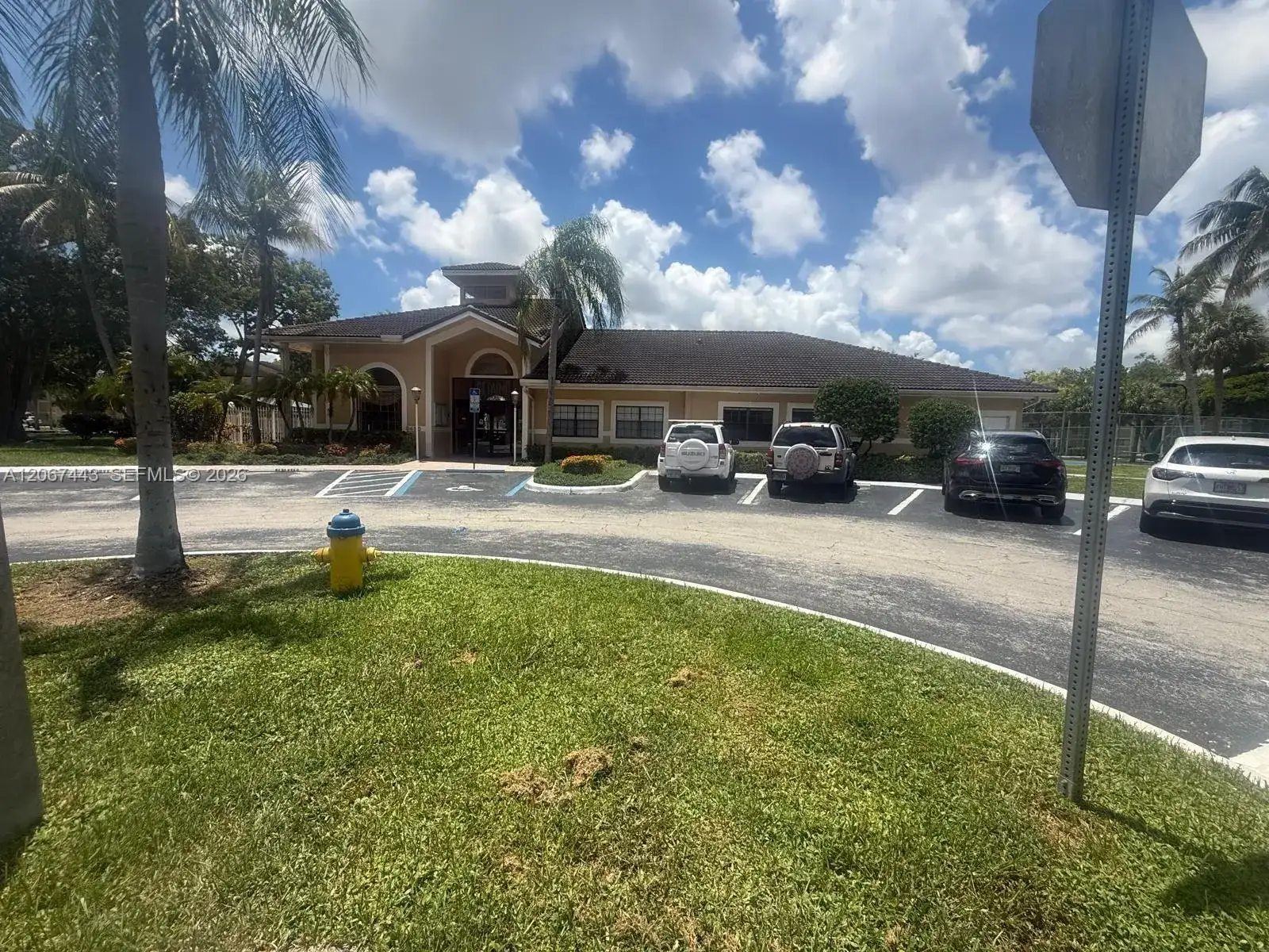 203 E Palm Cir E, Pembroke Pines FL 33025 photo 2