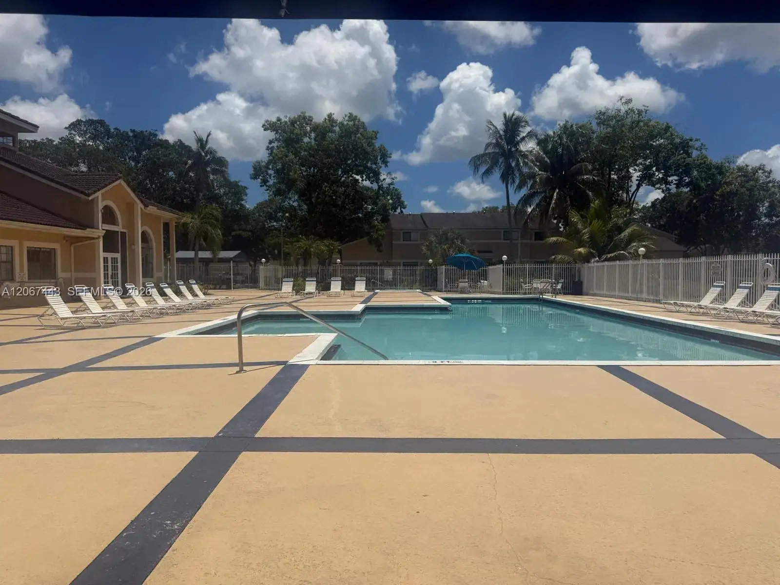 203 E Palm Cir E, Pembroke Pines FL 33025 photo 3
