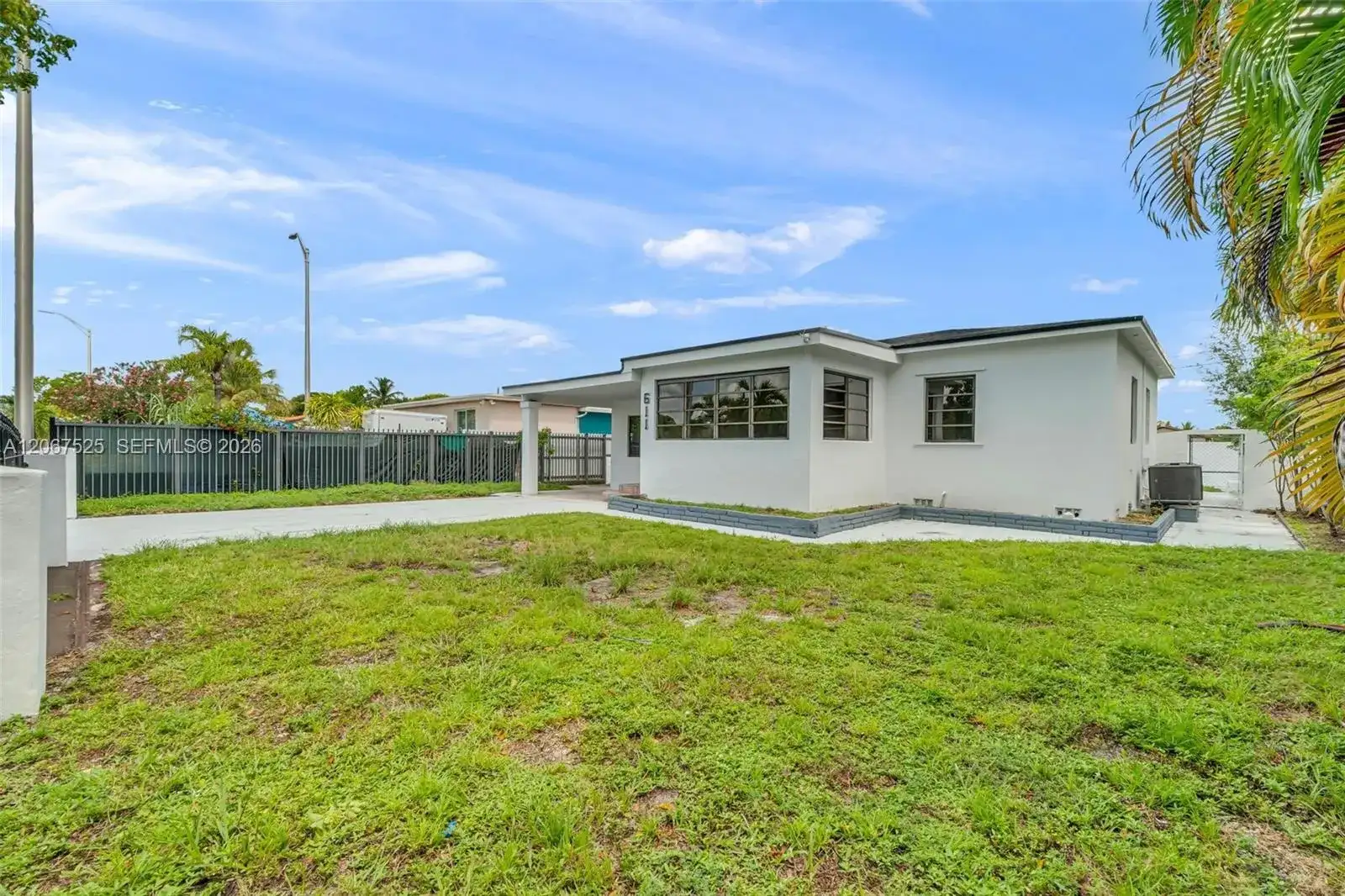 611 SE 4th St, Hialeah FL 33010 photo 2