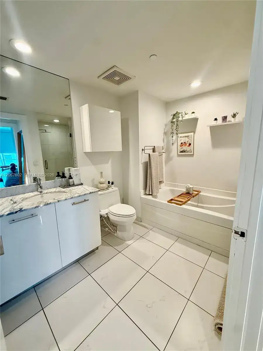 500 Brickell Ave # 2706, Miami FL 33131 photo 5