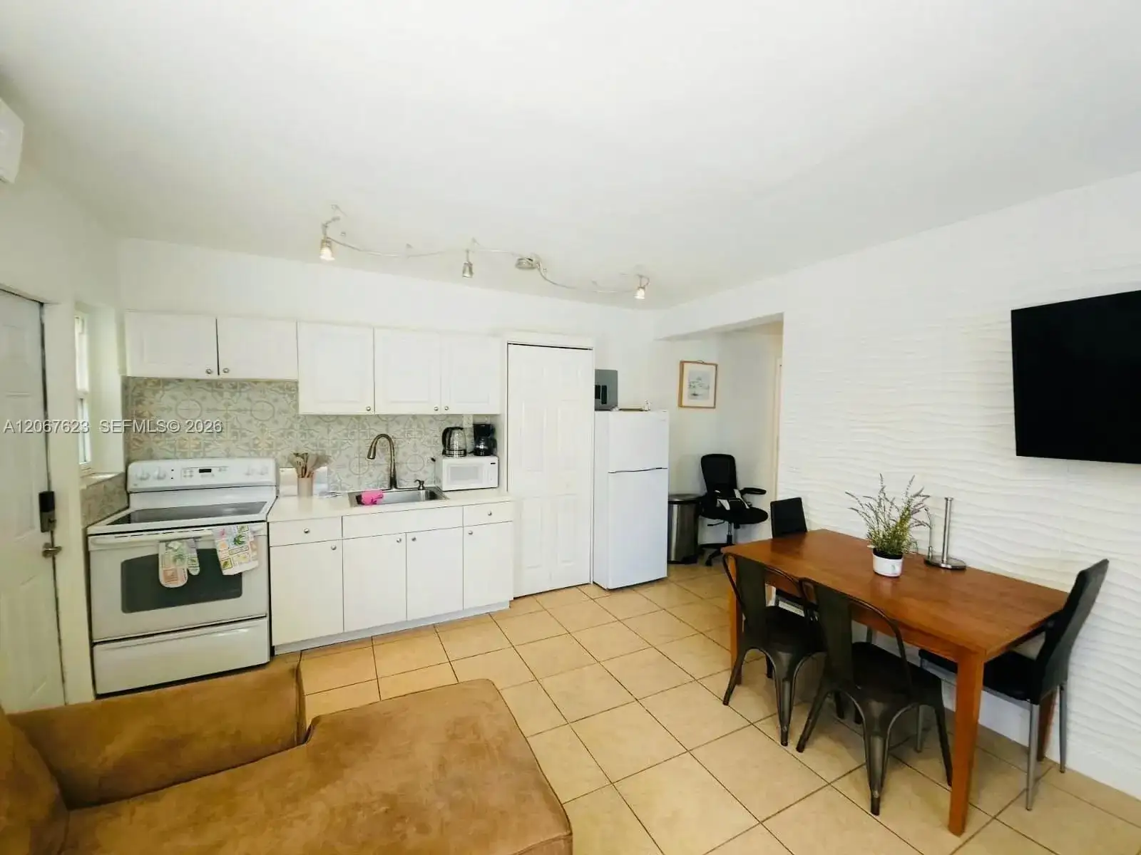 1639 Hayes St # 1, Hollywood FL 33020 photo 3