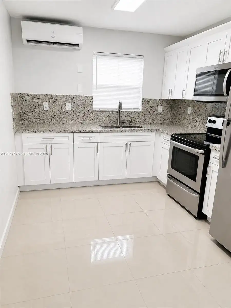 1723 Wiley St, Hollywood FL 33020 photo 4