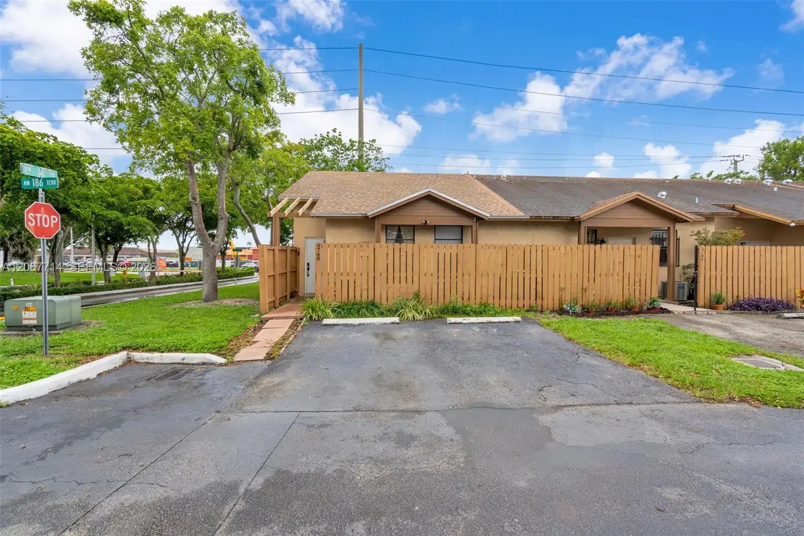 6760 NW 186th Ter, Hialeah FL 33015 photo 2