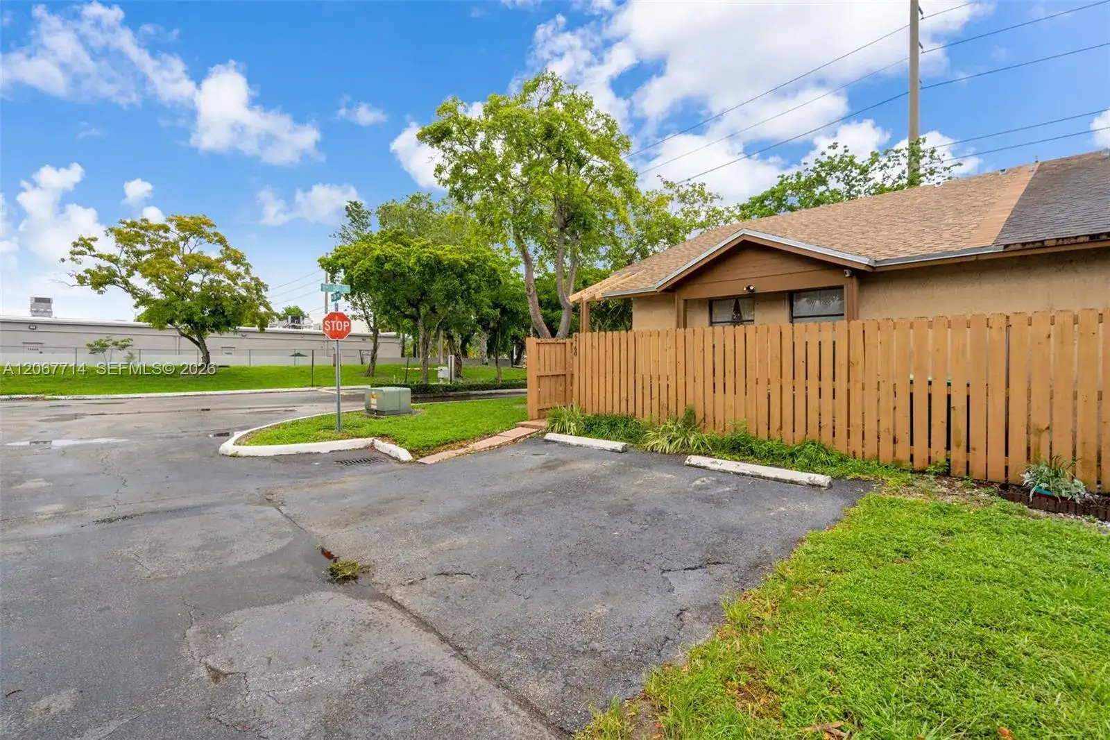6760 NW 186th Ter, Hialeah FL 33015 photo 3