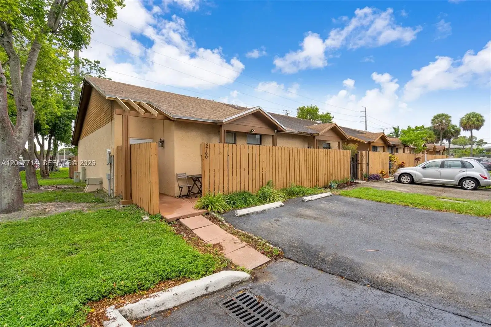 6760 NW 186th Ter, Hialeah FL 33015 photo 4