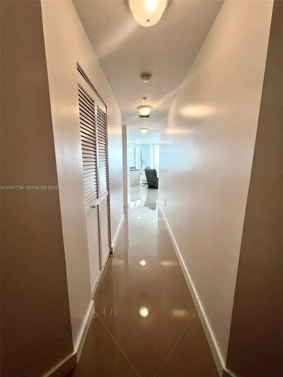 1111 SW 1st Ave # 3214, Miami FL 33130 photo 2