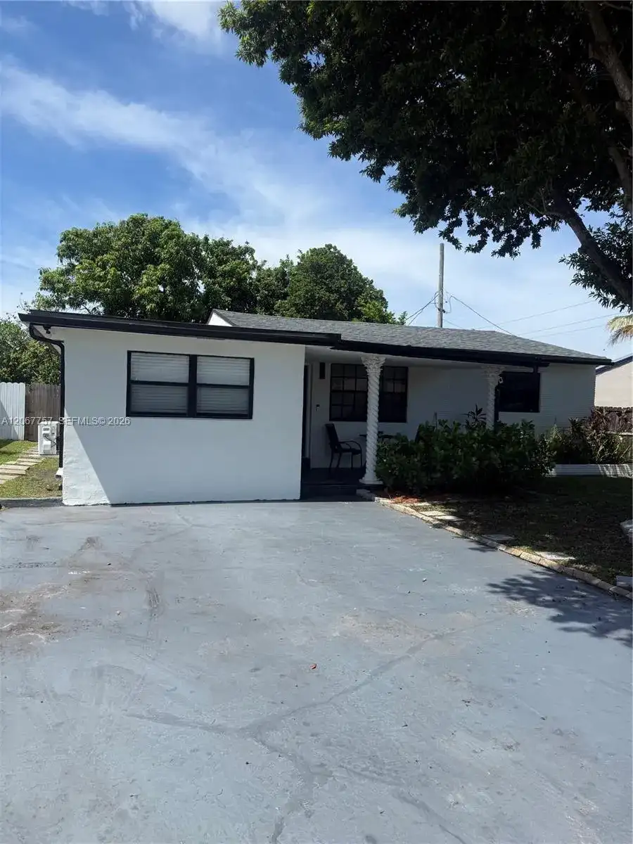 2411 Wiley St, Hollywood FL 33020 photo 3
