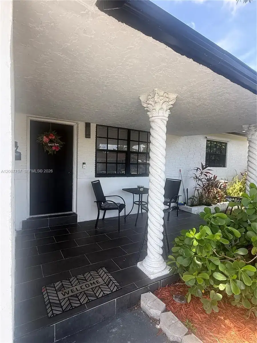 2411 Wiley St, Hollywood FL 33020 photo 4