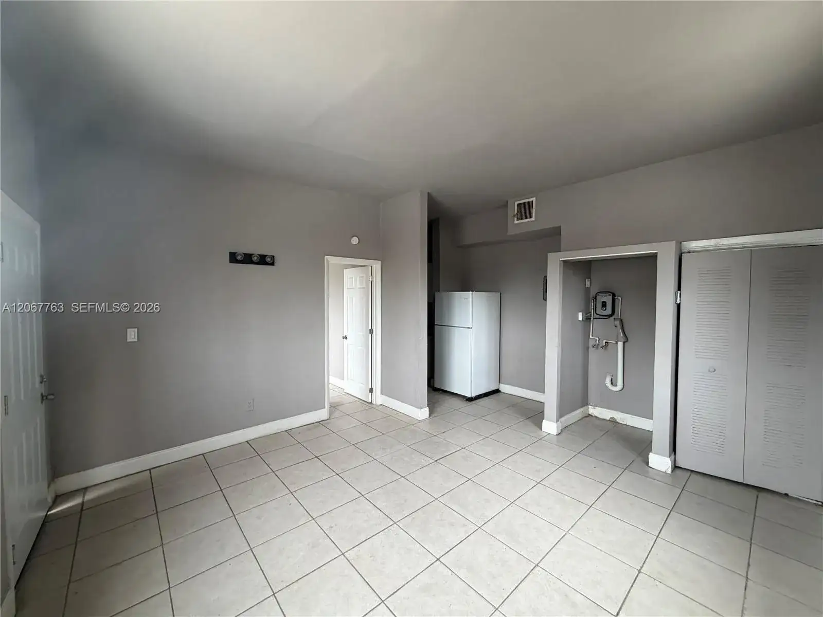 612 NW 2nd Ave # 1, Hallandale Beach FL 33009 photo 2