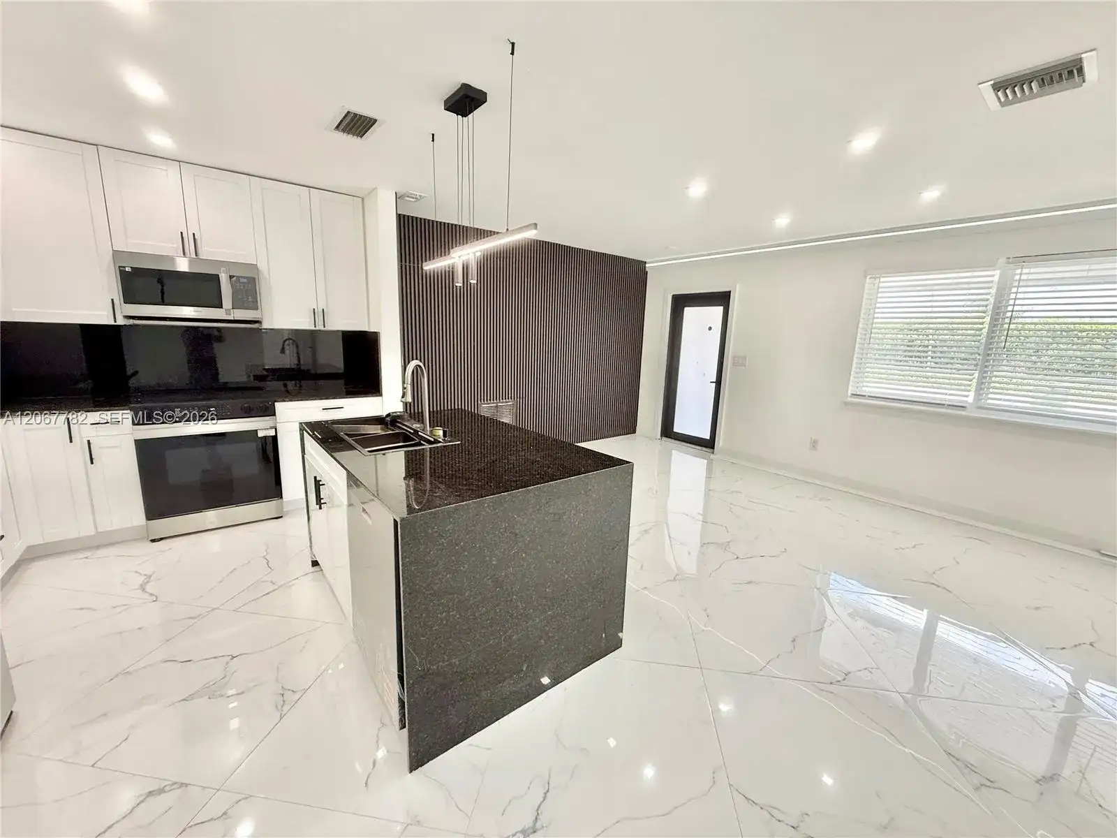 8600 Taft St, Pembroke Pines FL 33024 photo 2
