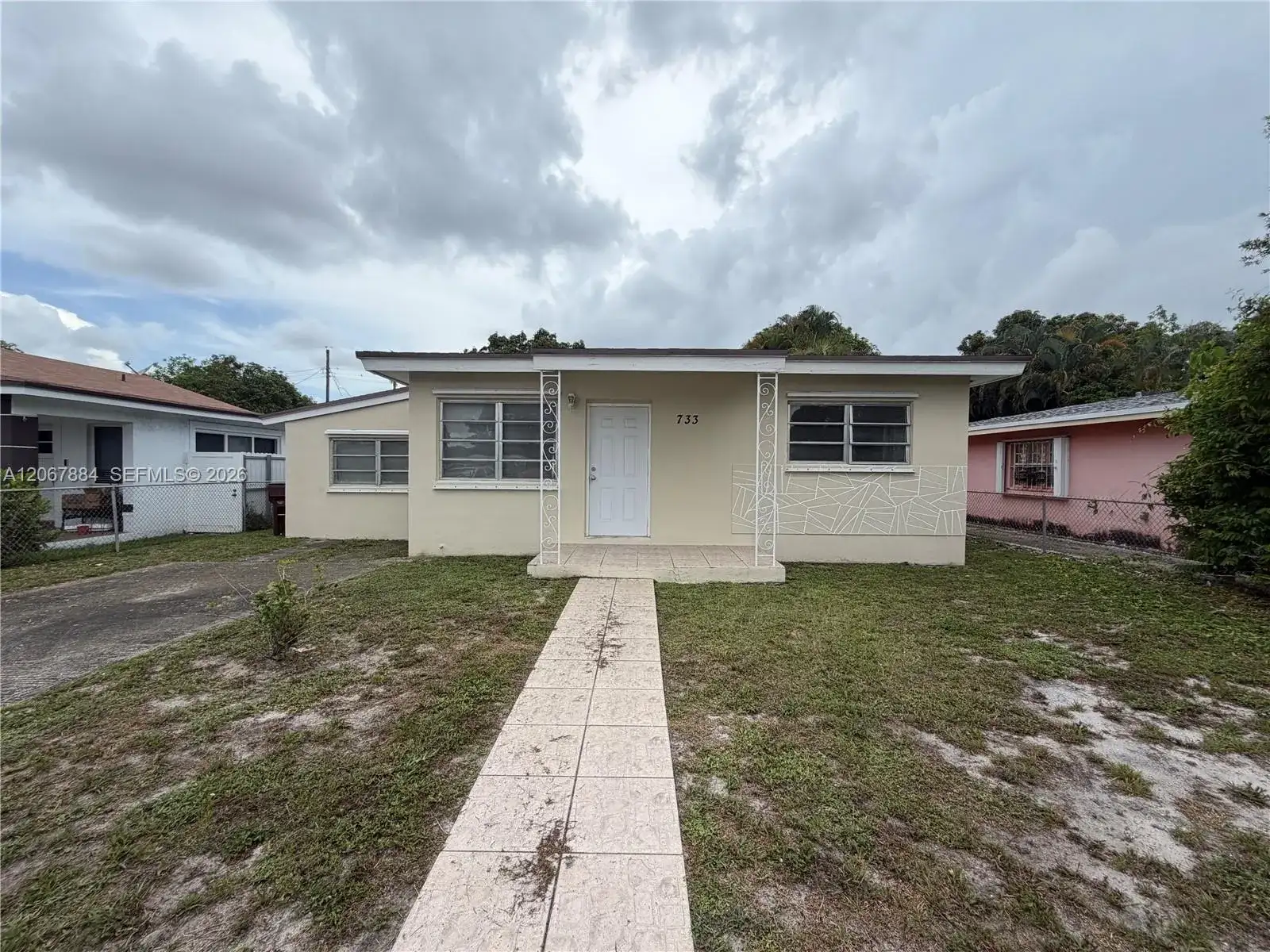 733 W 35th St, Hialeah FL 33012 photo 2